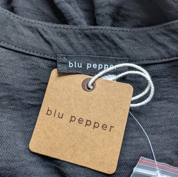 NWT Blu Pepper Black Button-Up Romper - Picture 5 of 6